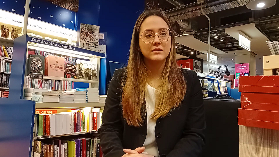 Majo en una librería en Coruña