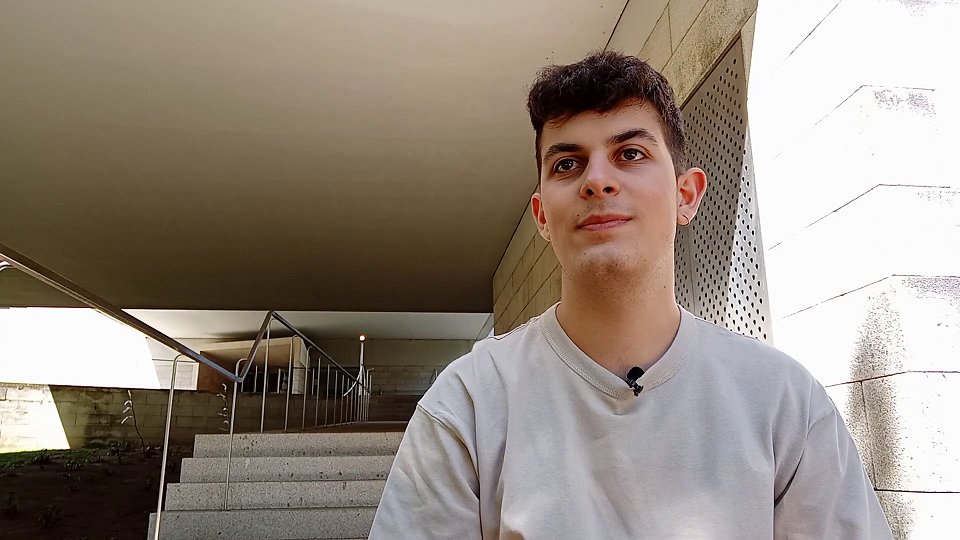 Xoel Rodríguez, a la entrada de su Facultad